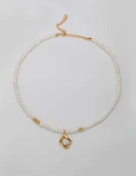 Three-dimensional Square Pendant Pearl Necklace